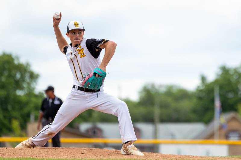 Cody Winegar (9) of Iowa pitches on Thursday, July 17, 2025 at Washington Park in Peru.