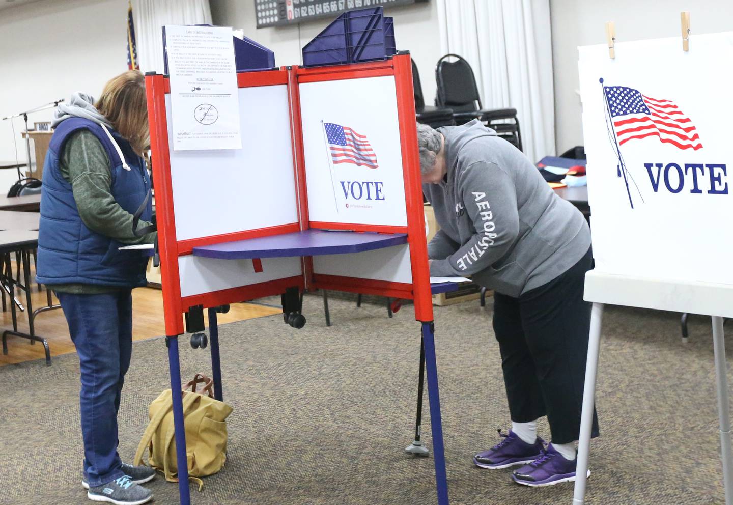 Voters fill out their ballots at the Knights of Columbus Hall on Tuesday, April 4, 2023 in Ottawa.