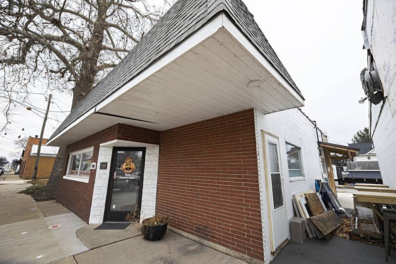 Local business owners and developers Brick Boss and Tonya Smith are readying to open Abby’s III, an upscale yet relaxed restaurant and bar in the former one-story, red brick Chuckwagon Saloon buildings at 1201/1203 E. Fourth St., which they bought from Arlene E. and Charles A. Rogers Jr. of Dixon in October.