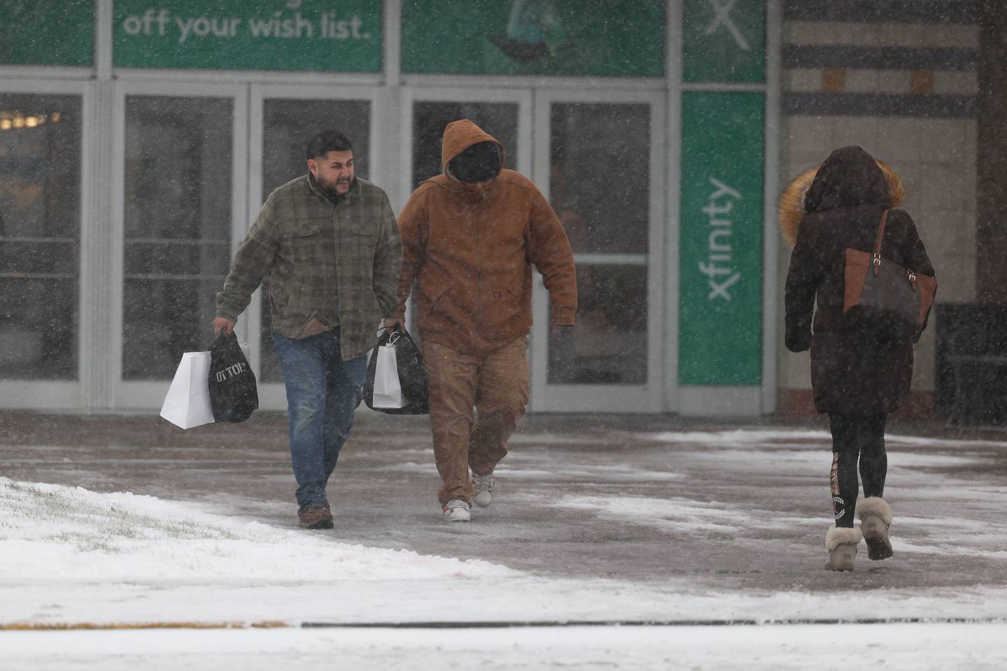 Last minute holiday shoppers brave the snow at the Lewis Joliet Mall.