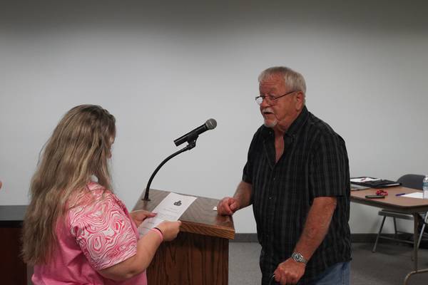 Hillcrest Village Board: Budget approved, new trustee sworn in