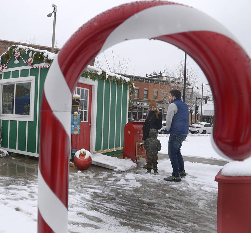 Photos Snow falls on Chris Kringle Market in Ottawa Shaw Local