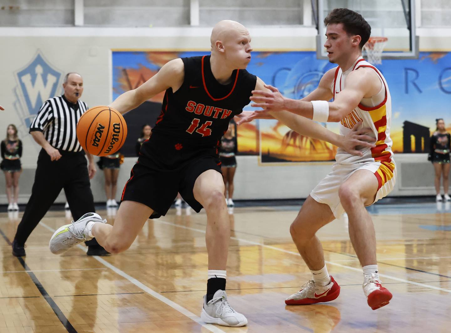 Wheaton Warrenville South's Ethan Farrell (14) drives to the basket during the IHSA boys class 4A Willowbrook regional final between Wheaton Warrenville South and Batavia on Friday, Feb. 27, 2026 in Villa Park, IL.