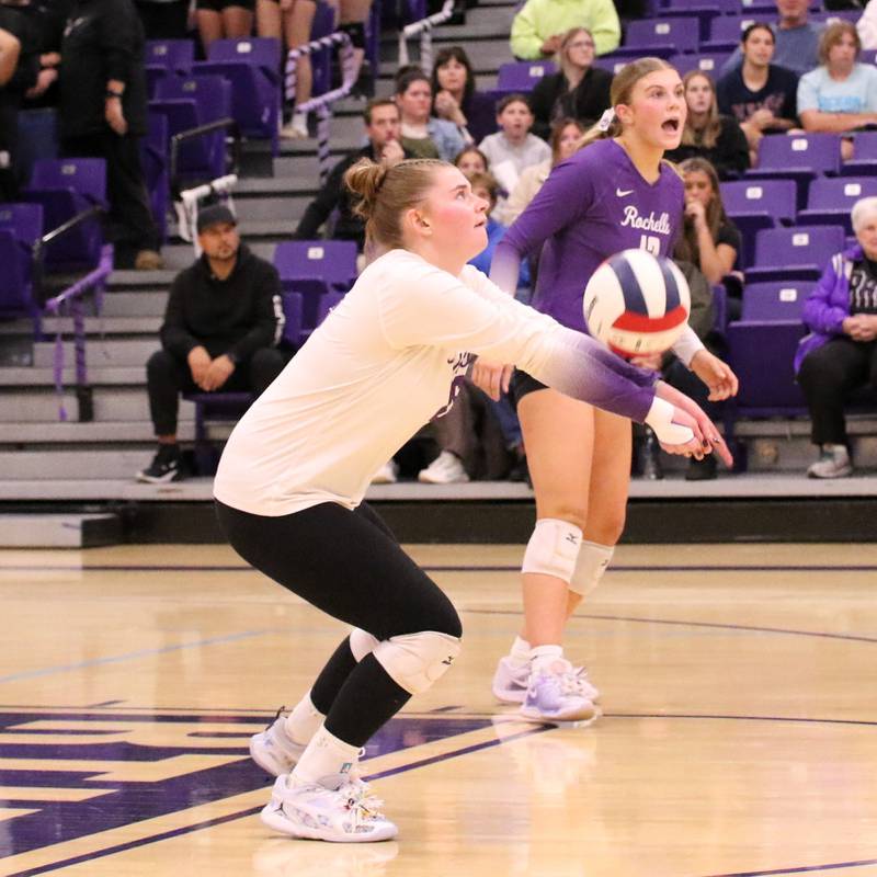 Rochelle's Emori Mickley passes the ball during the Hubs' match with Ottawa on Oct. 23, 2025.
