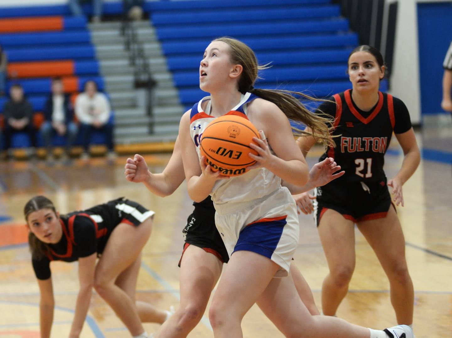 Eastland's Tatum Grim (20) drives to the basket against Fulton on Friday, Dec. 13, 2024 at Eastland High School in Lanark.