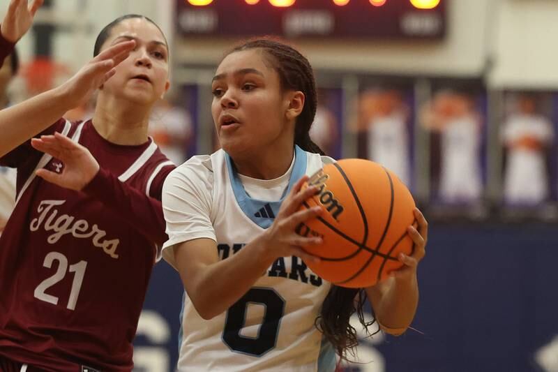 Plainfield South’s Zahira Edwards drives to the basket against Plainfield North on Thursday, Jan 9, 2025.