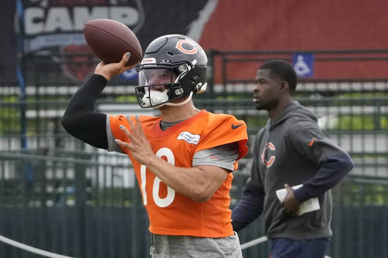 Chicago Bears quarterback Caleb Williams (18) throws the ball at practice during Back Together training camp event for fans on Saturday, July 26, 2025, in Lake Forest, Ill.  (AP Photo/David Banks)