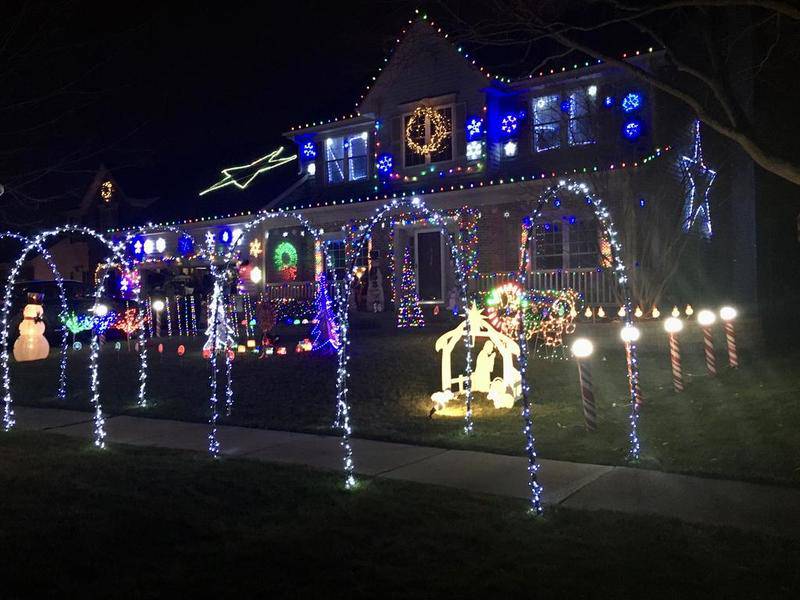 Family's Christmas lights display to benefit Batavia Food Pantry Shaw