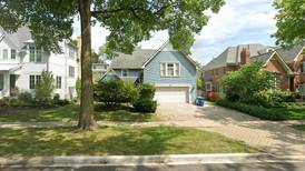 Hinsdale: Single-family home goes for $900,000