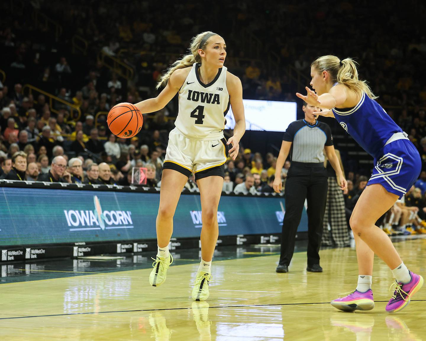 Iowa guard Kylie Feuerbach (4) handles the ball against Drake at Carver-Hawkeye Arena in Iowa City, Iowa on November 13, 2025. (Owen Aanestad/hawkeyesports.com)