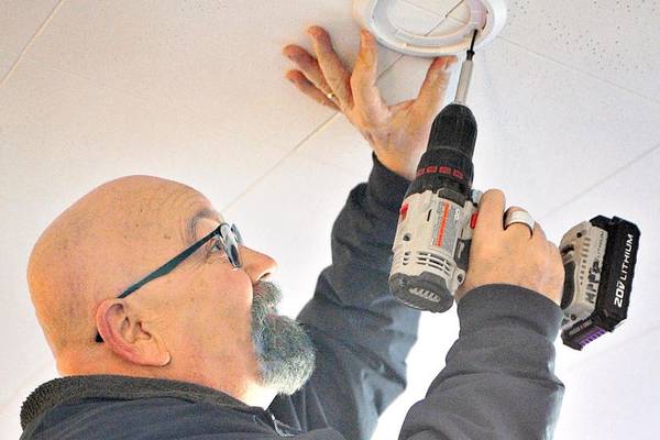 Spring forward safely by testing, replacing smoke and carbon monoxide alarms