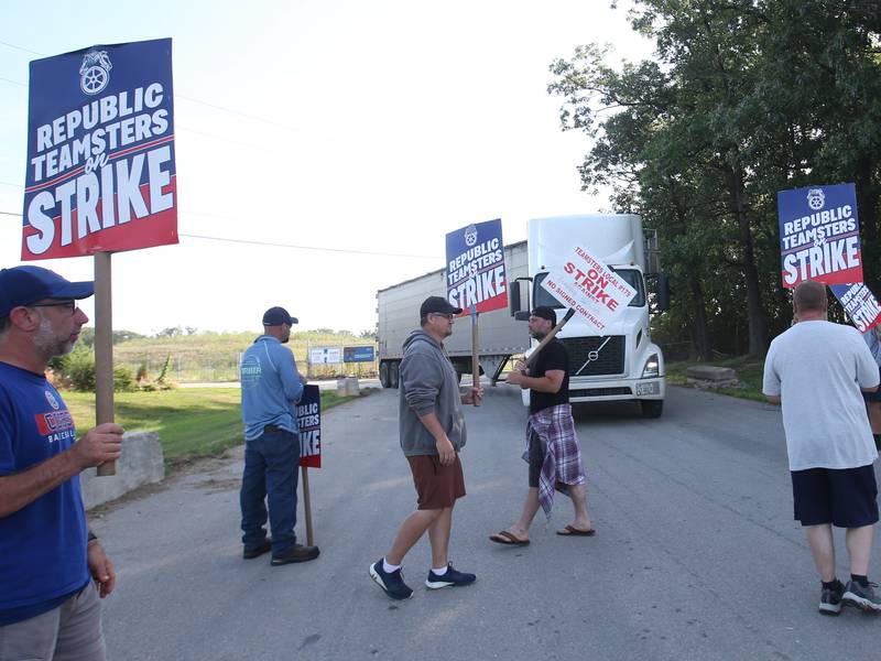 Teamsters strike at Republic Services disrupts trash pickup in La Salle County