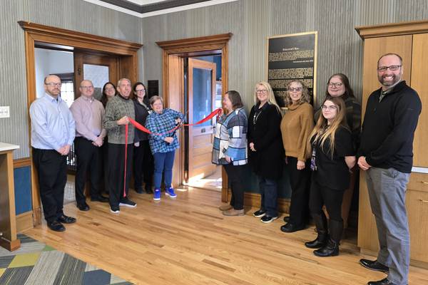 Public sewing room opens at Streator library