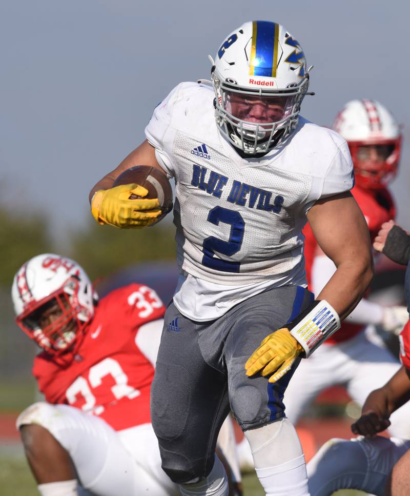 Joe Lewnard/jlewnard@dailyherald.com
Warren’s Donovan McNeal carries the ball for a third-quarter touchdown during the Class 8A second-round football game at South Elgin Saturday.