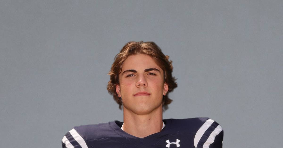 St. Viator quarterback Cooper Kmet receives Chicago Bears AllStar