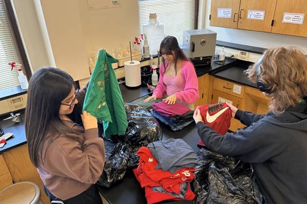 Joliet Central, Joliet West students’ community thrift sale will benefit local nonprofits