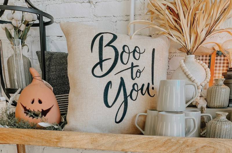 The shop offers a variety of gift options such as slippers, jewelry, little notebooks
depicting the names of Fox Valley towns, tea towels, ornaments and so much more.