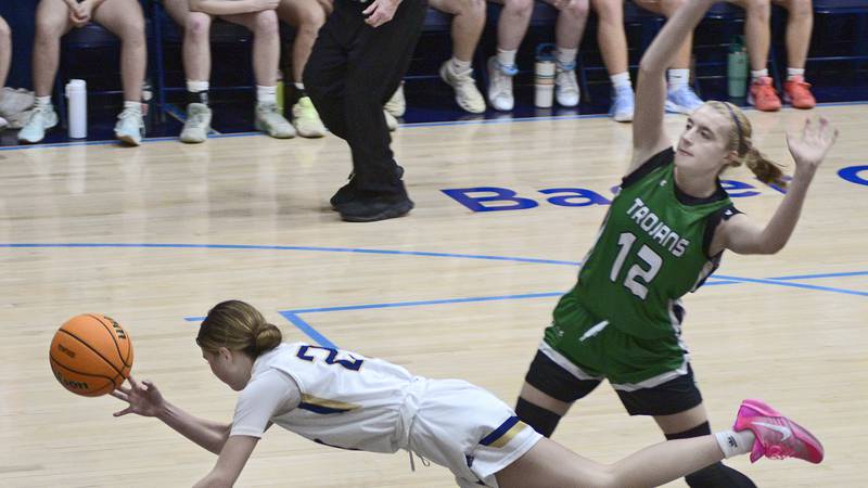 Dwight sets tone with defense, finds offense in 61-31 win against Marquette