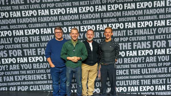‘The Lord of the Ring’ cast celebrates 25 years in 2026 at suburban Chicago event