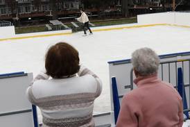 Should private donors to McHenry ice rink get recognition signs? Council member takes issue with them