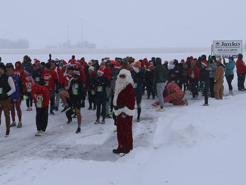 Photos: Santa spirit takes over Spring Valley for annual 5K race