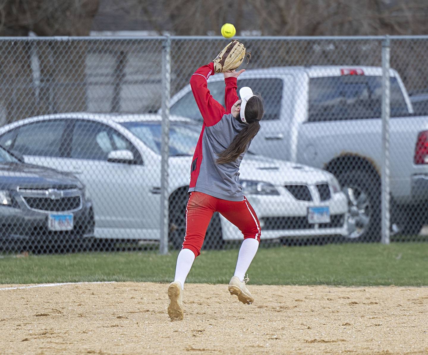 Oregon’s Reilee Suter makes a catch at shortstop Wednesday, April 5, 2023 against Dixon.