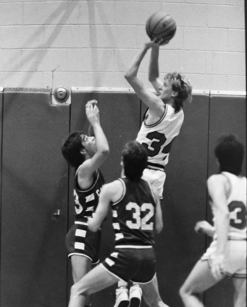 Ottawa's Dave Yell lets go of a shot during the Regional title game on Saturday, Feb. 28, 1986 at La Salle-Peru Township High School.