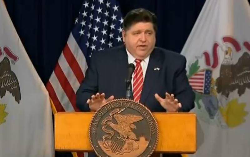 Gov. JB Pritzker speaks at his daily COVID-19 briefing in Chicago Thursday, calling on House Speaker Michael Madigan to either take questions from members of the media or resign. (Credit: Blueroomstream.com)