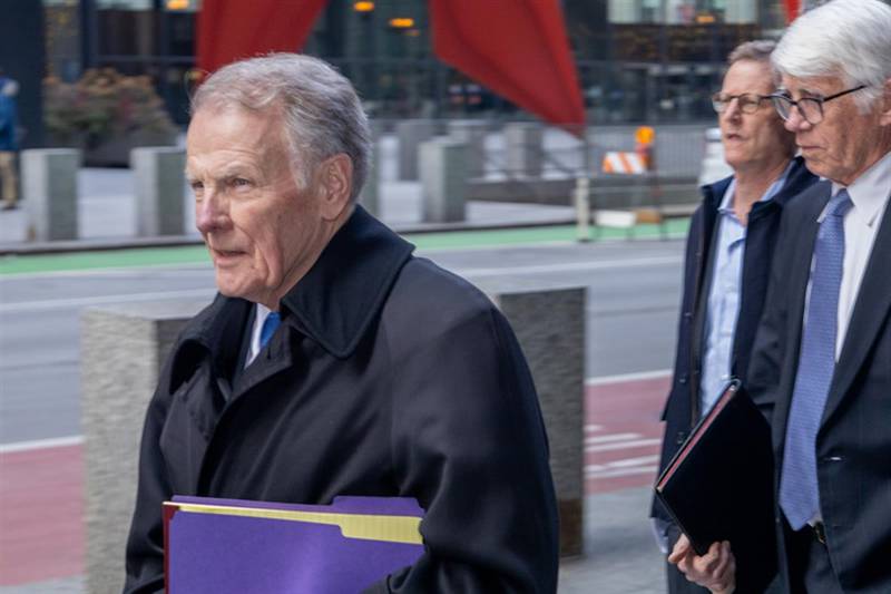Former House Speaker Michael Madigan exits the Dirksen Federal Courthouse in Chicago on Jan. 3. Attorneys for Madigan and those caught up in related corruption cases argue a U.S. Supreme Court ruling narrowing the federal bribery statute should result in the dismissal of charges or acquittal of convictions.