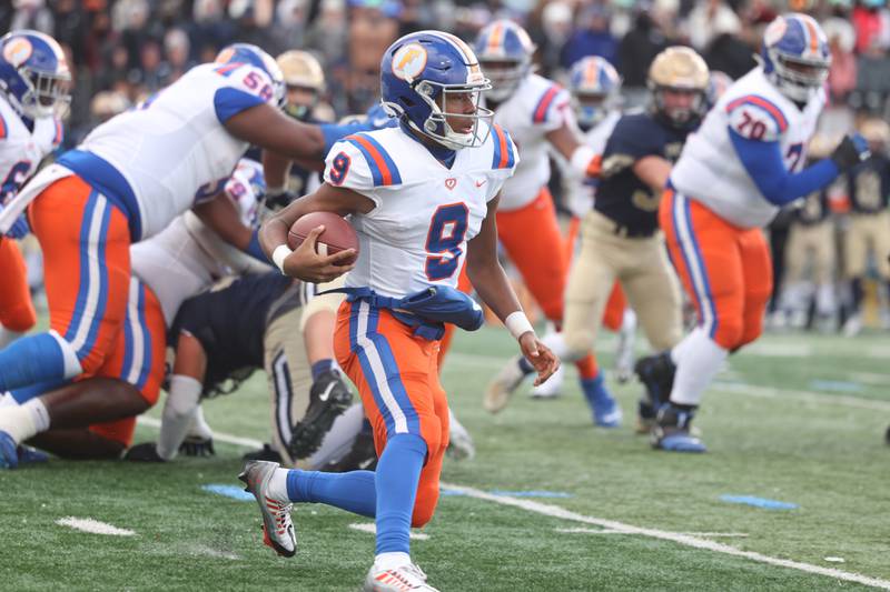 East St. Louis’ Robert Battle scrambles to the outside against Lemont in the Class 6A semifinal in Lemont on Saturday.