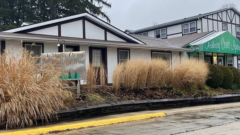 Two injured in stabbing at DeKalb apartments