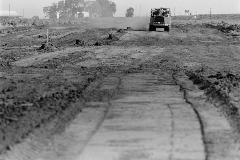 Crews clear land for the main runway at the Illinois Valley Regional Airport on June 10, 1985 in Peru.