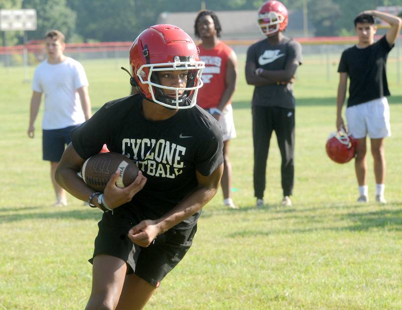 Yorkville's Dyllan Malone runs with the ball after a catch during football practice at Yorkville High School on Tuesday, Aug 8, 2023.