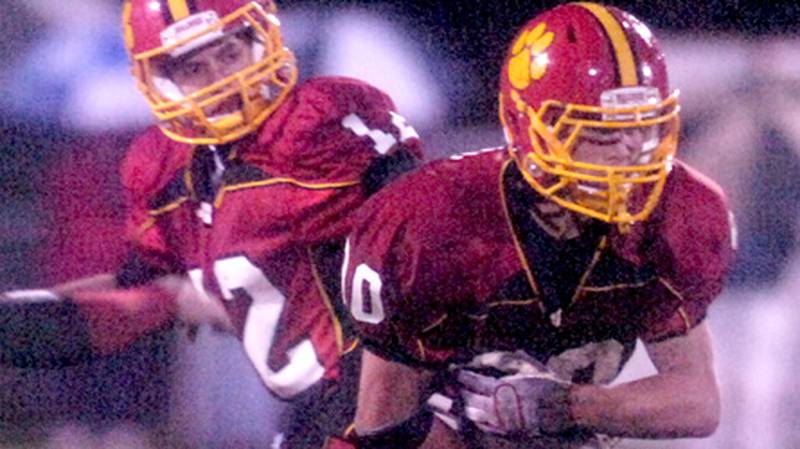 Batavia’s Danny Seiton (right) takes the handoff from quarterback Noel Gaspari during their homecoming game Friday night against Yorkville. Sandy Bressner – sbressner@kcchronicle.com