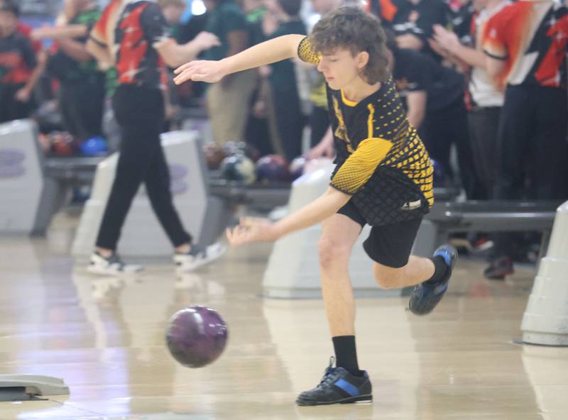 Reed Custer's Austin Weitting bowls on Friday, Jan. 16, 2026 at the Illinois Valley Super Bowl in Peru.