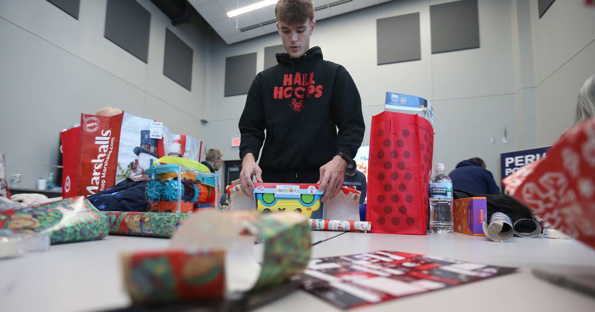 Photos: Volunteers wrap gifts for Blue and Red Christmas for Kids in Peru