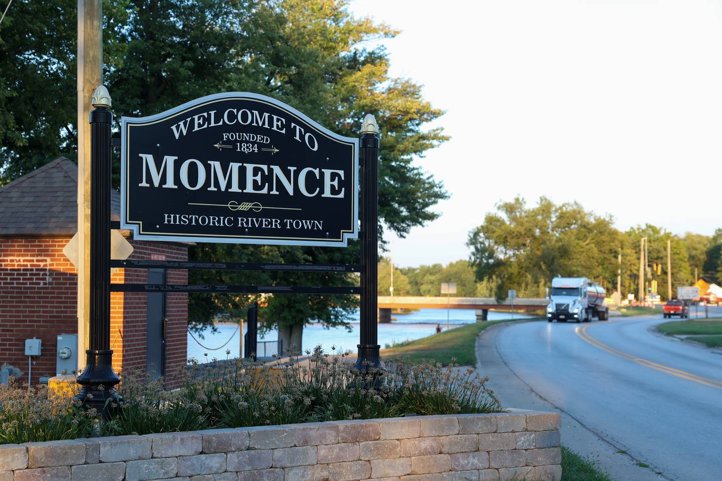 A sign welcomes travelers to the city of Momence.