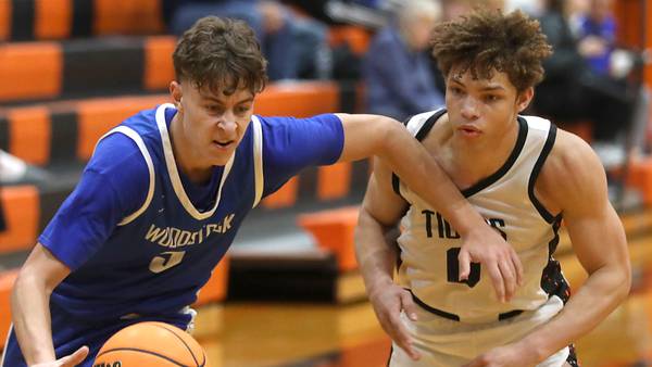 Local legend’s pregame speech fires up Woodstock: Northwest Herald boys basketball notebook