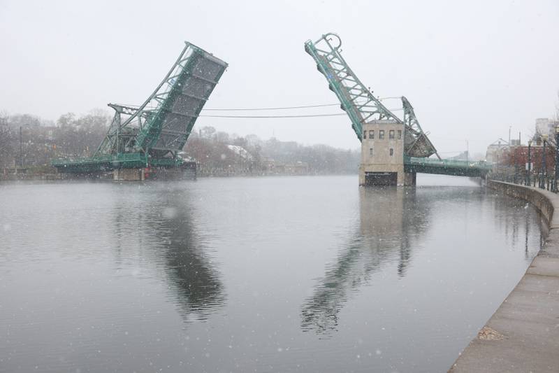 The Jefferson Street bridge remains up as snow falls along the Des Plaines River in downtown Joliet on Tuesday. The National Weather Service issued a Winter Weather Advisory from Tuesday until early Wednesday with snow accumulations of 1 to 3 inches expected throughout Will County.