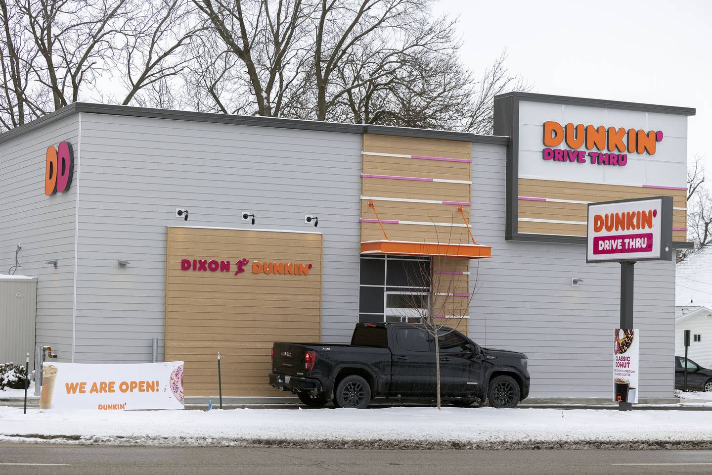 Dunkin Donuts at the corner of Galena and Chamberlin in Dixon is now open for business.