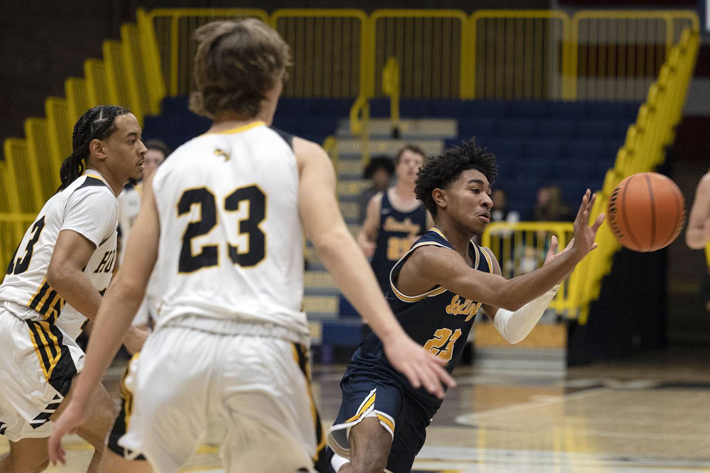 Sterling’s Kaedon Phillips makes a pass against Hinsdale South Monday, Jan. 16, 2023 at the Sterling MLK basketball tournament.