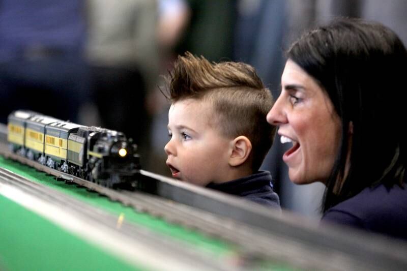 Model train fans flock to DuPage fairgrounds for Great Midwest Train