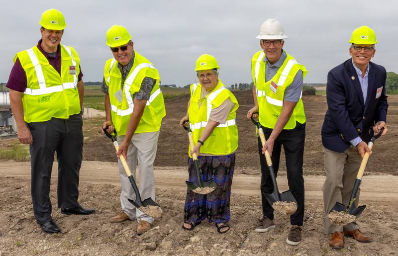 (Left to right); DeKalb County Administrator Brian Gregory, DeKalb County Vice-Chairman John Frieders, DeKalb County Chair Suzanne Willis, WM of Illinois, Inc. President Brad Pollock, and Illinois State Senator Dave Syverson