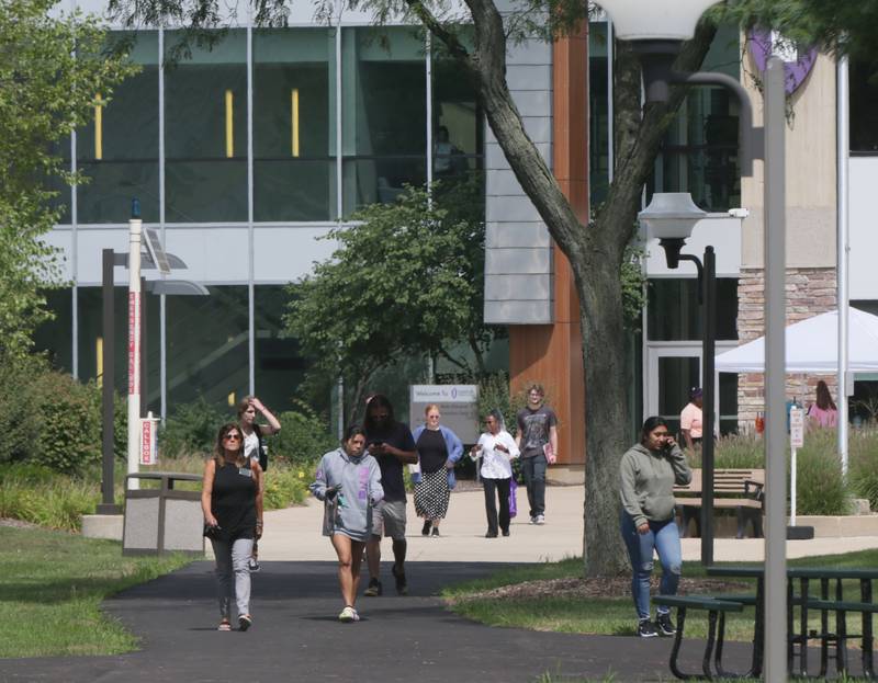 Students attend the first day of class at Illinois Valley Community College on Monday, Aug. 15, 2022 in Oglesby.