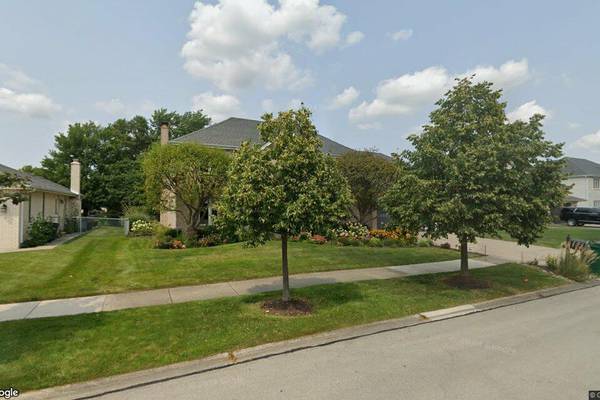 Single-family home sells in Orland Park for $625,000