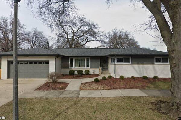 Single-family home sells for $971,000 in Elmhurst