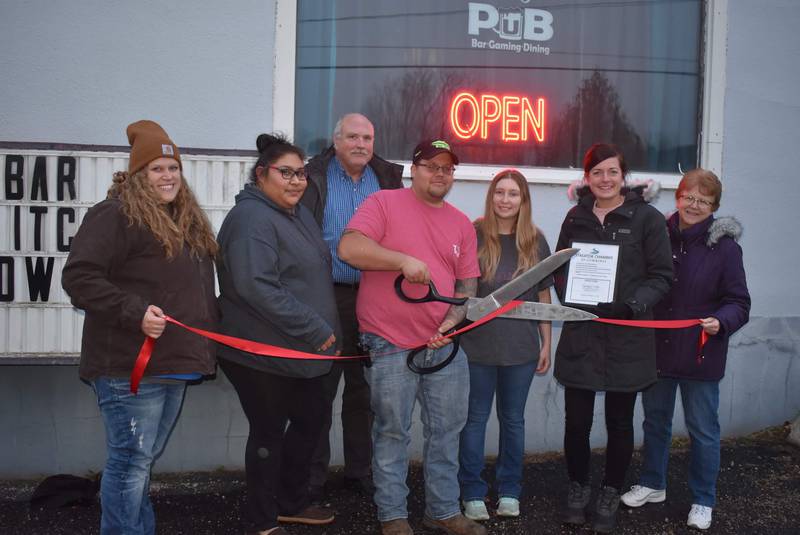 A ribbon cutting was conducted Tuesday, Nov. 15, 2022, to celebrate the the new bar and grill, Georgie’s Pub. Formerly known as Da Lee’s, Georgie’s has new ownership. (Left to right) Megan Wright (chamber membership services coordinator), Tina Flores (manager), City Manager Dave Plyman (chamber board), T.J. and Kylie Renner (owners), Courtney Levy (chamber executive director) and Gigi Lansford (chamber ambassador) attend the ribbon cutting.