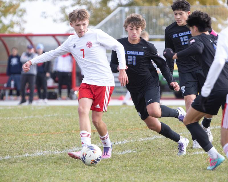 South Elgin's Jacob Buthman controls the ball against St. Charles North's defense at the Class 3A Sectional Final on Saturday, Nov. 1,2025 in South Elgin.