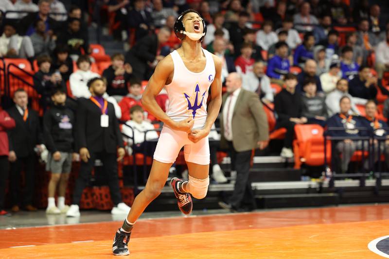 Warren’s Caleb Noble celebrates his win over Hononega’s Rocco Cassioppi in the 106-pound Class 3A state championship match on Saturday, Feb. 17th, 2024 in Champaign.