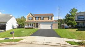 Single-family home sells in South Elgin for $495,000